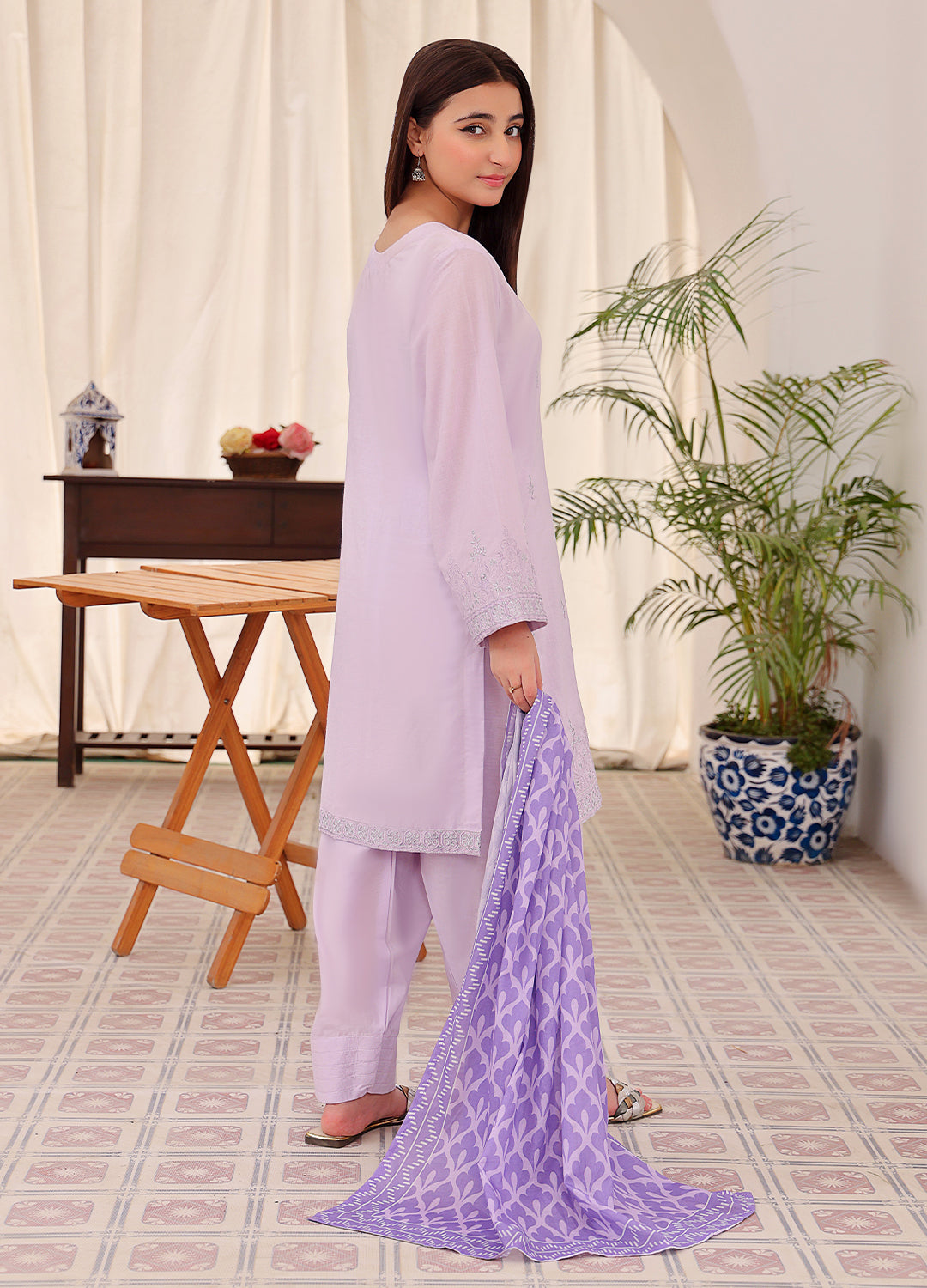 Embroidered lawn 3 piece suits for teens